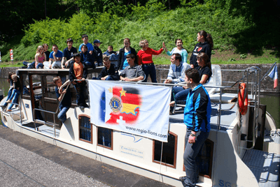 Hausbootfahrt mit Jugendlichen aus Deutschland, aus Frankreich und aus der Schweiz