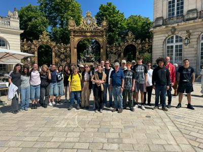 Unterwegs auf Wasser, Schiene und Rennstrecke – die trinationale Hausbootfahrt 2024